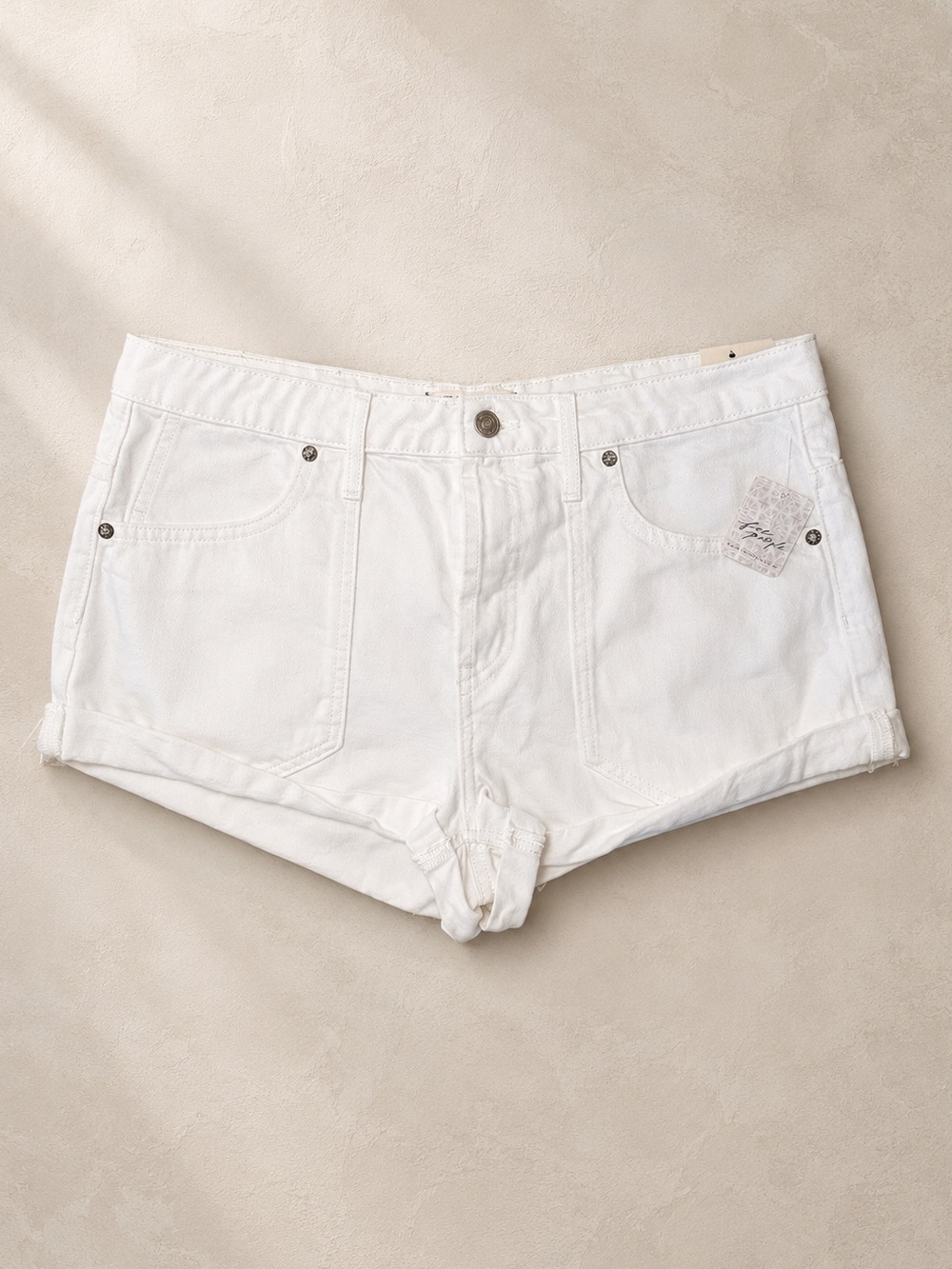 We The Free Beginners Luck Shorts NWT White Low Rise Slouch Denim Shorts Summer - Picture 1 of 13